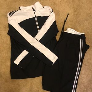 Black and white sweatsuit. Size medium